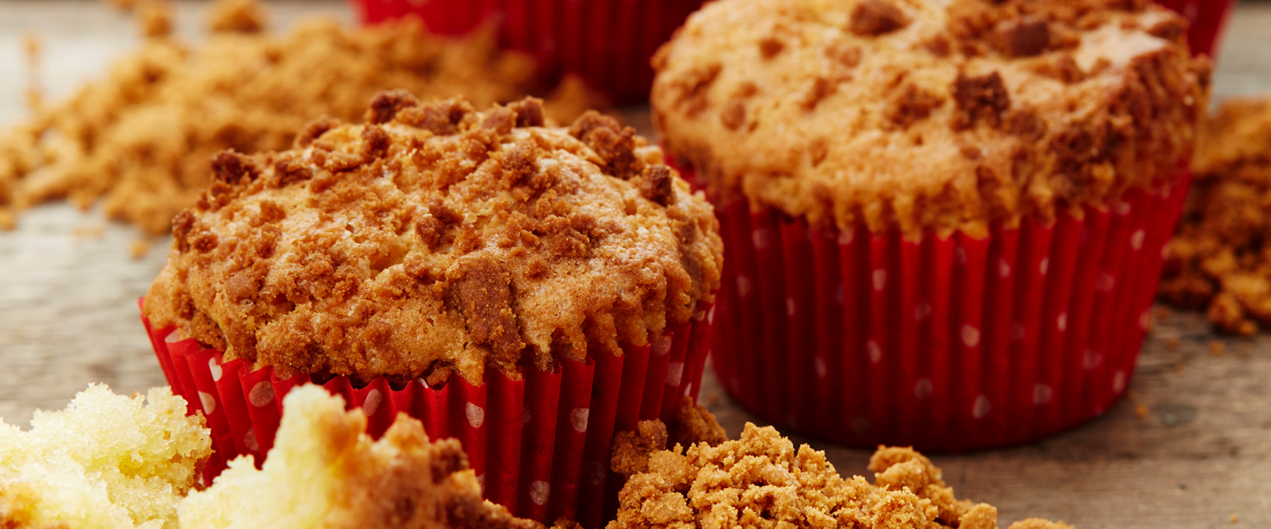 Muffins with rum soaked raisins and Lotus Biscoff crumble
