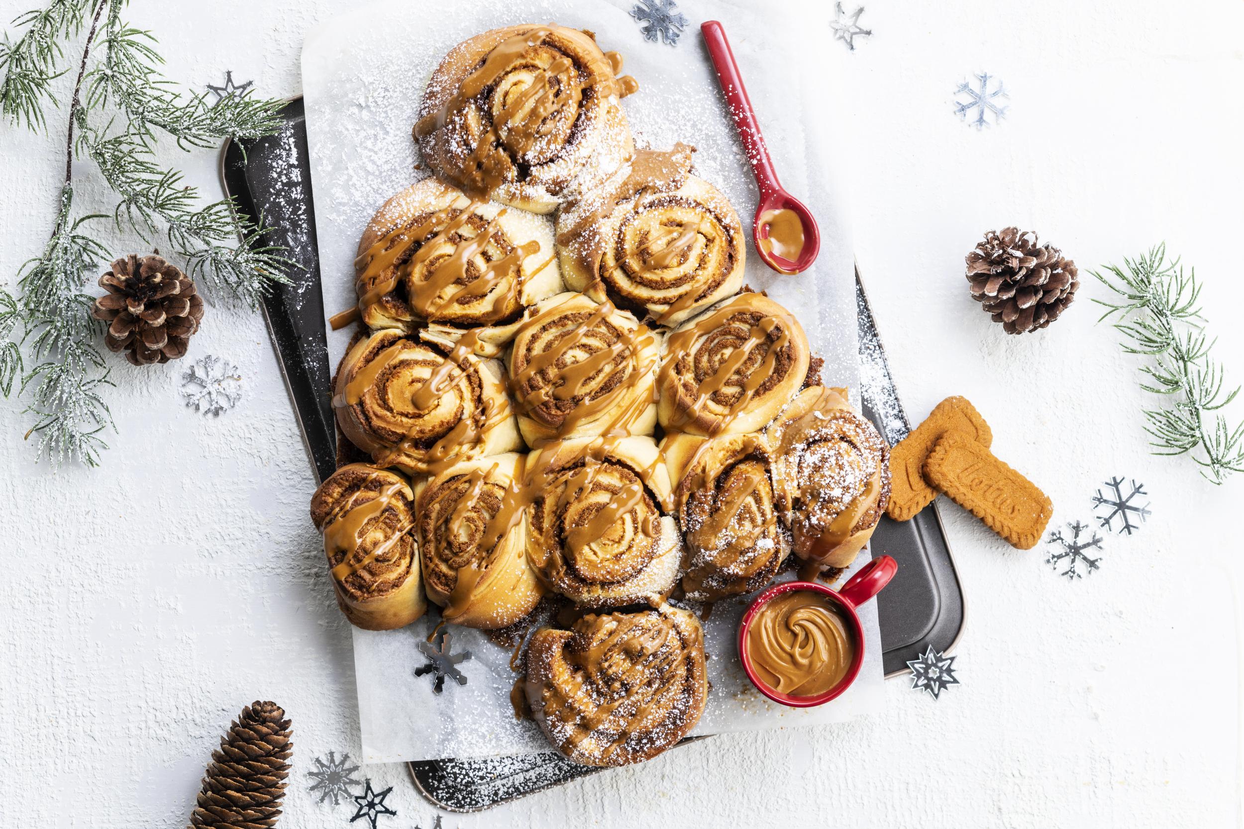 Cinnamon rolls with Biscoff